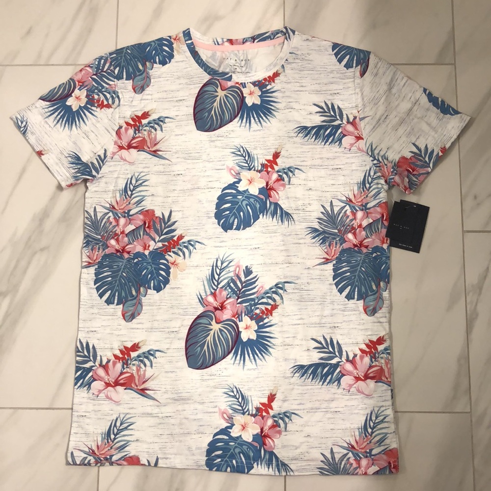 NWT Men’s Day & Age T-Shirt